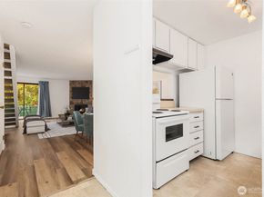 1040 S 320th Street 18, Federal Way WA 98003