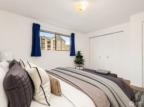 1040 S 320th Street 18, Federal Way WA 98003