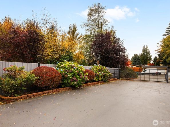 1040 S 320th Street 18, Federal Way WA 98003