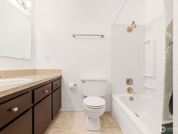 1040 S 320th Street 18, Federal Way WA 98003