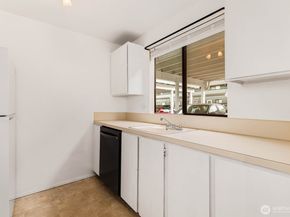 1040 S 320th Street 18, Federal Way WA 98003