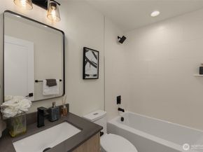 10306 E Midvale Avenue N, Seattle WA 98133