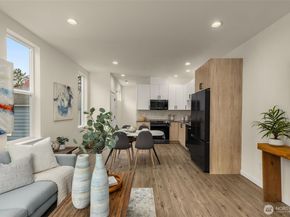 10306 E Midvale Avenue N, Seattle WA 98133