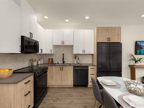 10306 E Midvale Avenue N, Seattle WA 98133