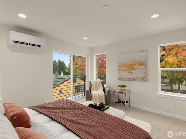 10306 E Midvale Avenue N, Seattle WA 98133