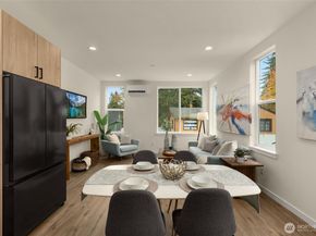 10306 E Midvale Avenue N, Seattle WA 98133