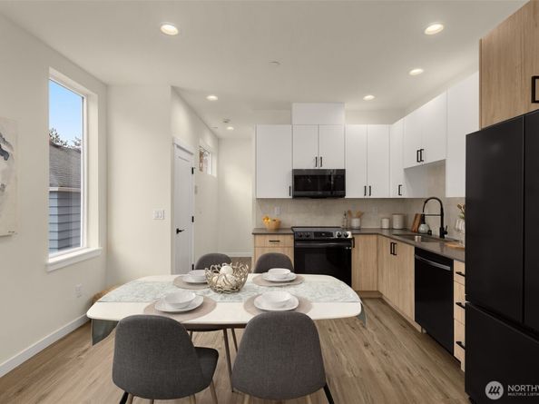 10306 E Midvale Avenue N, Seattle WA 98133