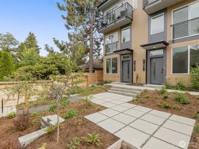 10306 E Midvale Avenue N, Seattle WA 98133