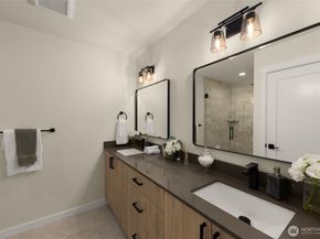 10306 E Midvale Avenue N, Seattle WA 98133