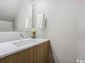 1801 NW 65th Street B, Seattle WA 98117