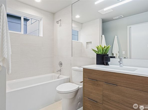 1801 NW 65th Street B, Seattle WA 98117