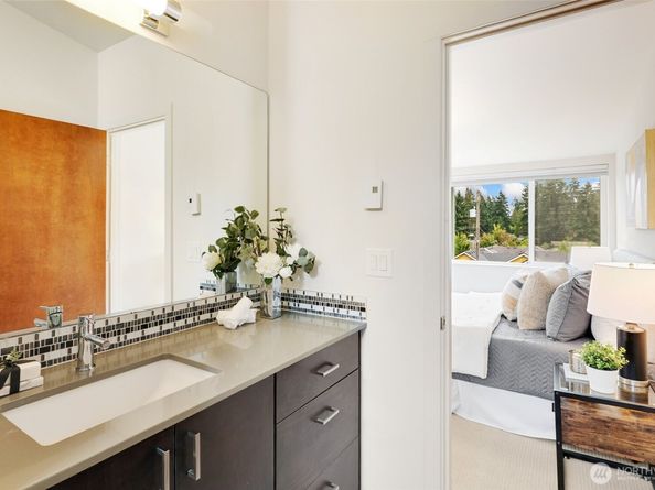 14308 Midvale Avenue N, Seattle WA 98133