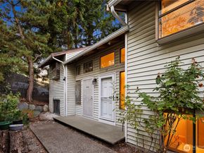15625 42nd Avenue S C12, Tukwila WA 98188