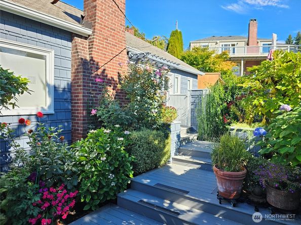 2822 Prosch Avenue W, Seattle WA 98119
