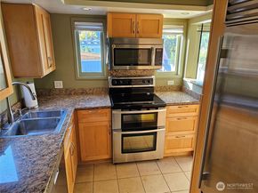 2822 Prosch Avenue W, Seattle WA 98119