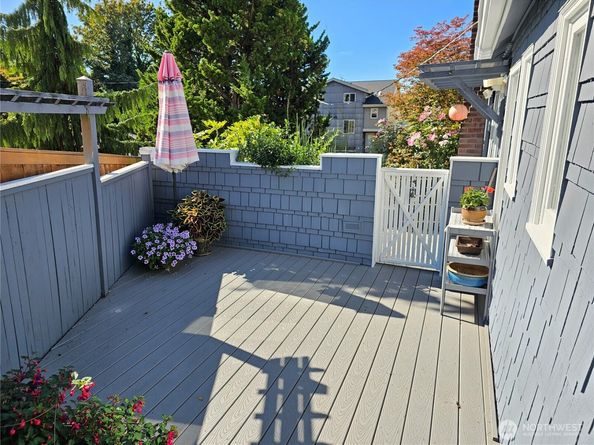 2822 Prosch Avenue W, Seattle WA 98119