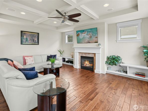 2744 NW Pine Cone Place, Issaquah WA 98027