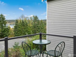 2744 NW Pine Cone Place, Issaquah WA 98027