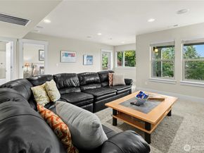 2744 NW Pine Cone Place, Issaquah WA 98027