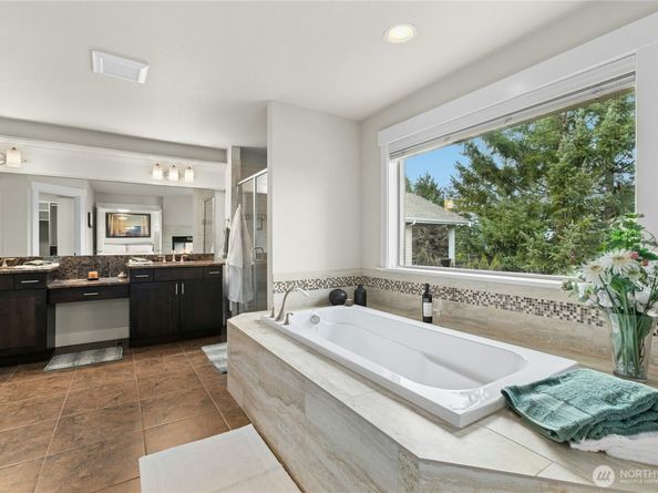 2744 NW Pine Cone Place, Issaquah WA 98027