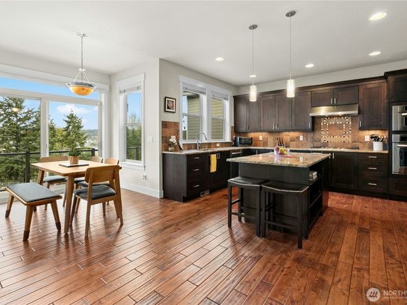 2744 NW Pine Cone Place, Issaquah WA 98027