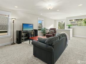 2744 NW Pine Cone Place, Issaquah WA 98027