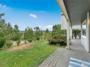 2744 NW Pine Cone Place, Issaquah WA 98027