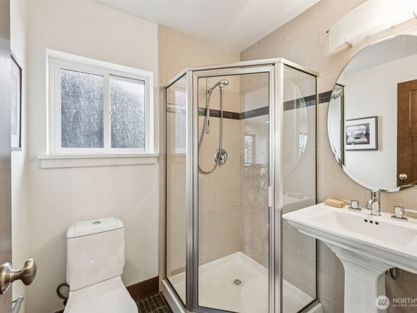 3634 Palatine Avenue N B, Seattle WA 98103