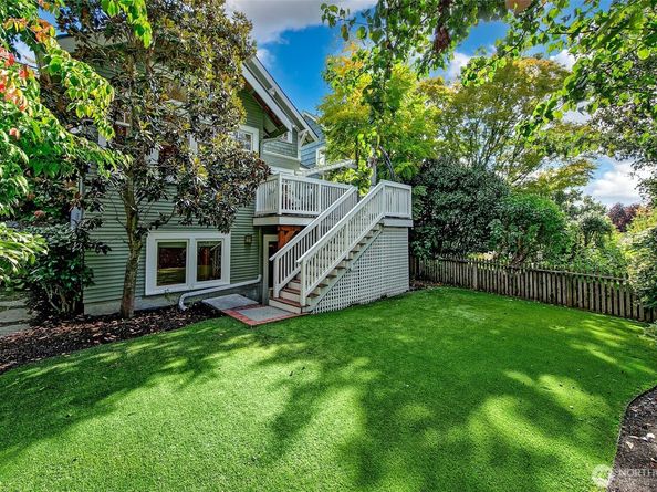 3879 44th Avenue NE, Seattle WA 98105