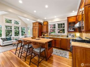 3879 44th Avenue NE, Seattle WA 98105