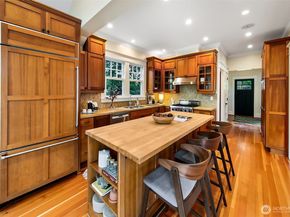 3879 44th Avenue NE, Seattle WA 98105