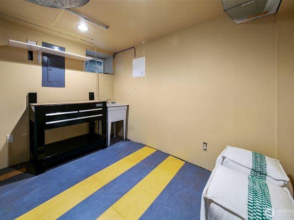 3879 44th Avenue NE, Seattle WA 98105