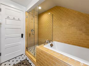 3879 44th Avenue NE, Seattle WA 98105