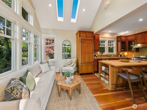3879 44th Avenue NE, Seattle WA 98105