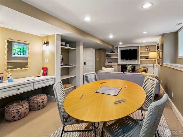 3879 44th Avenue NE, Seattle WA 98105