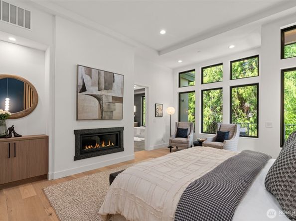 10230 SE 13th Place, Bellevue WA 98004