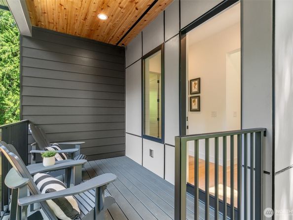 10230 SE 13th Place, Bellevue WA 98004