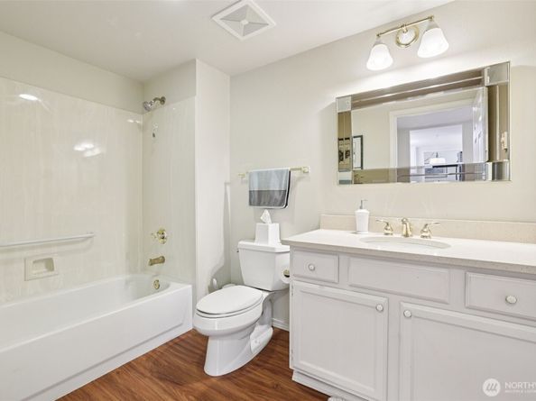 4109 224th Lane SE 207, Issaquah WA 98029