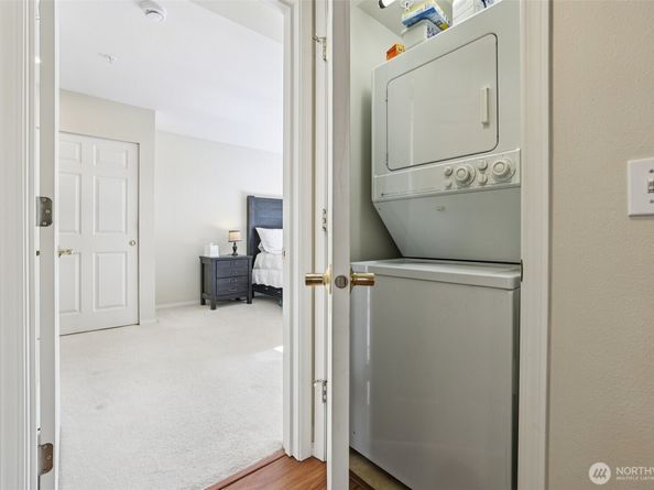 4109 224th Lane SE 207, Issaquah WA 98029