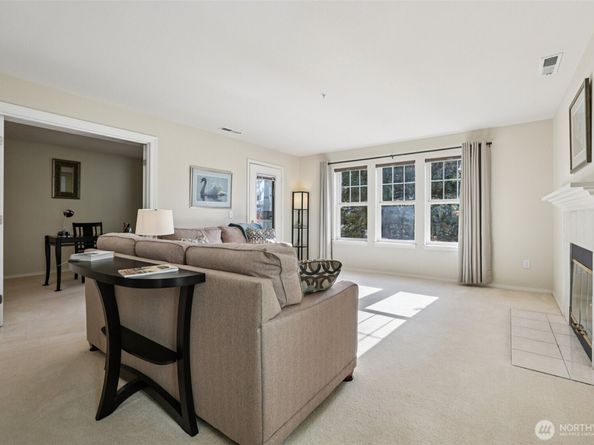 4109 224th Lane SE 207, Issaquah WA 98029