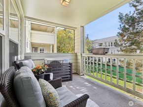 4109 224th Lane SE 207, Issaquah WA 98029