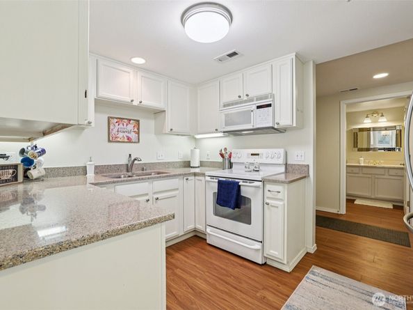 4109 224th Lane SE 207, Issaquah WA 98029