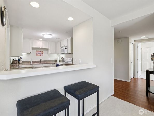 4109 224th Lane SE 207, Issaquah WA 98029