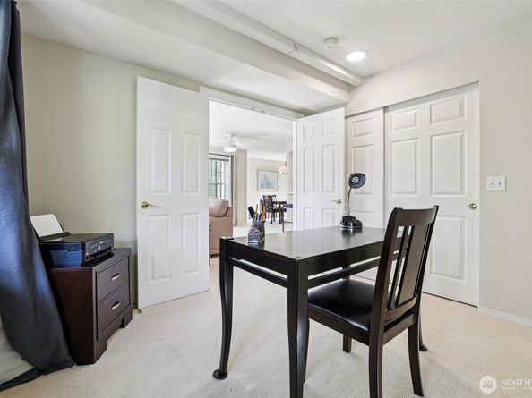 4109 224th Lane SE 207, Issaquah WA 98029