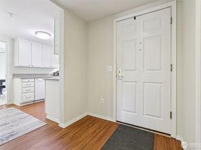 4109 224th Lane SE 207, Issaquah WA 98029