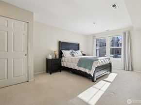 4109 224th Lane SE 207, Issaquah WA 98029