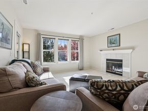 4109 224th Lane SE 207, Issaquah WA 98029