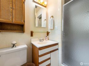 17015 32nd Avenue NE, Lake Forest Park WA 98155