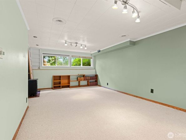 17015 32nd Avenue NE, Lake Forest Park WA 98155