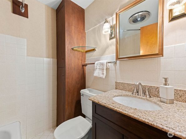 17015 32nd Avenue NE, Lake Forest Park WA 98155